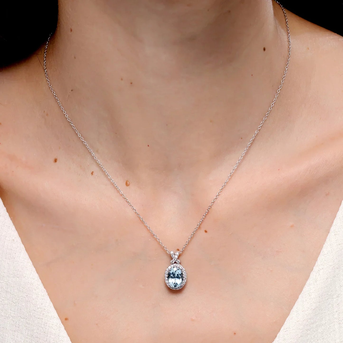 14K 3.35G Gold 6*4MM Oval Natural Aquamarine Bowknot Design Pendant With Diamond Halo Classic Fine Jewelry Anniversary Gift OEM