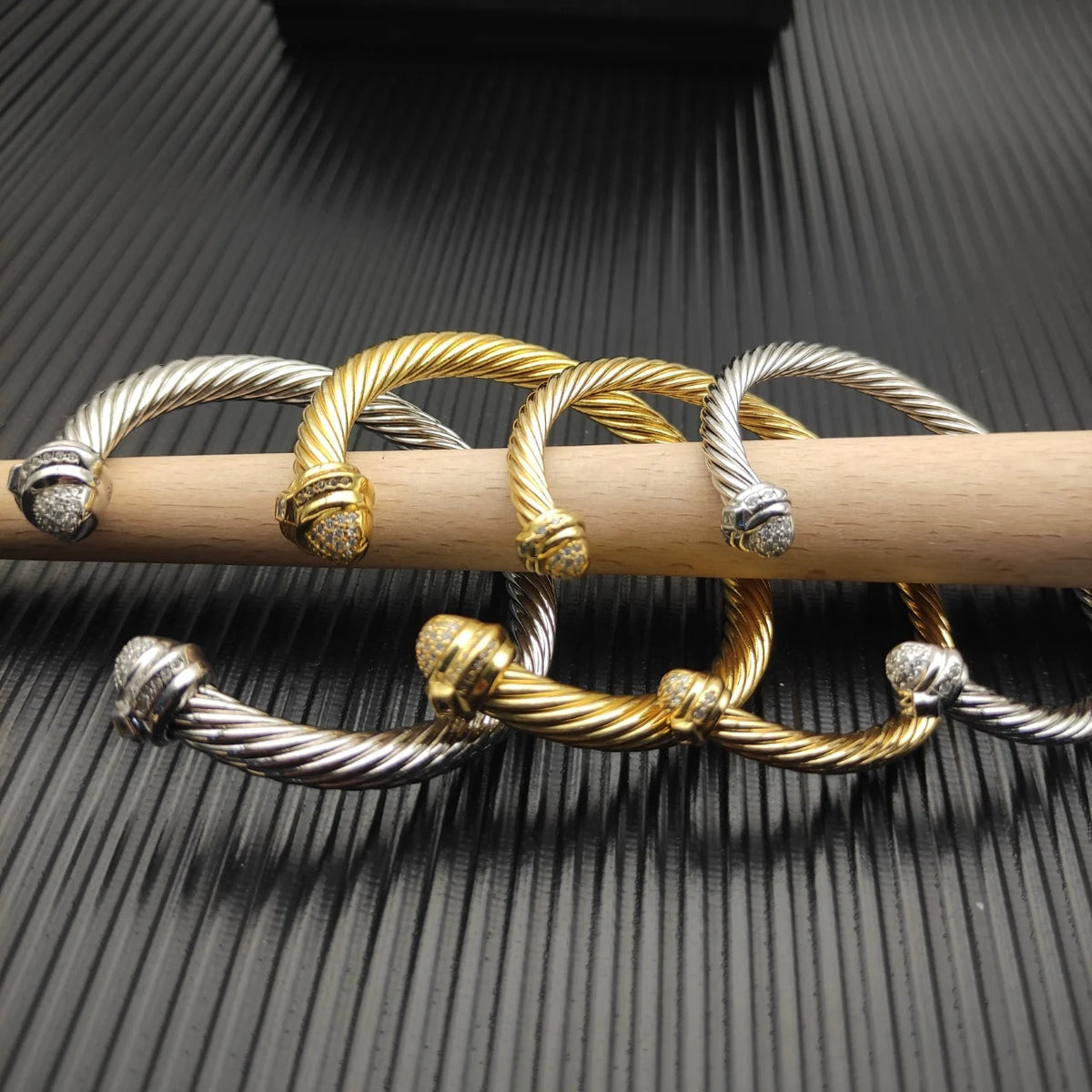 FASHIONISTA DY High-Quality Silver Oval Bangle with Diamonds, Luxury Unisex Gold Oval Bangle with Diamonds, Jewelry