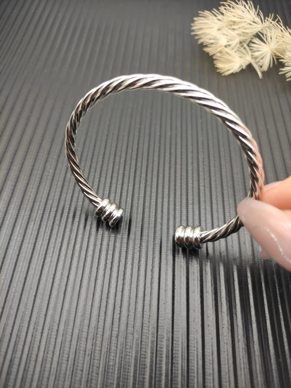 FASHIONISTA DY High-Quality Gold-Plated Bangle, Unisex Silver-Plated Bangle, Jewelry
