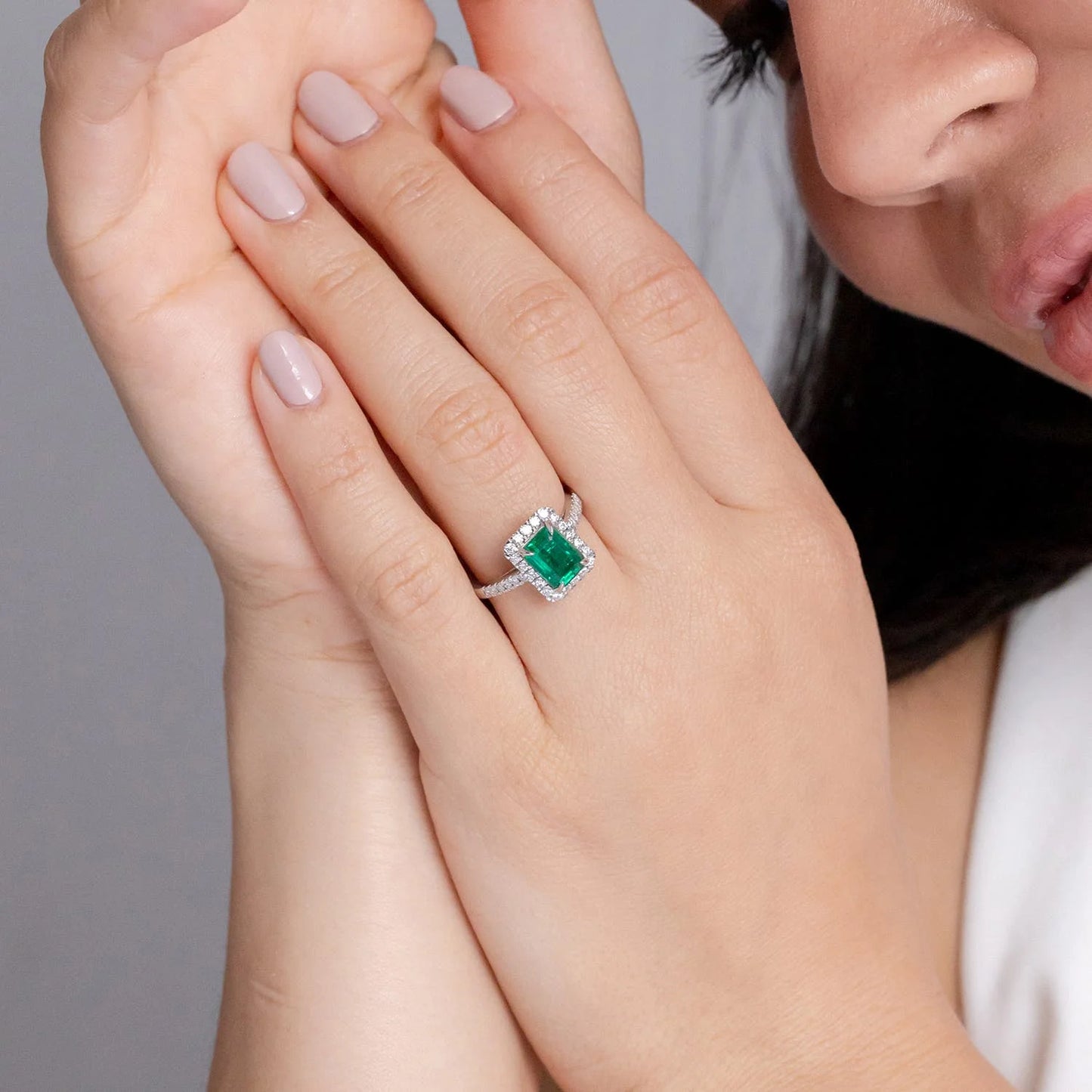 Top Quality 14k Gold 7*5MM Emerald Cut 1.10Ctw Emerald & Round Brilliant Cut Diamond Halo Ring Luxury Designer Engagement Ring