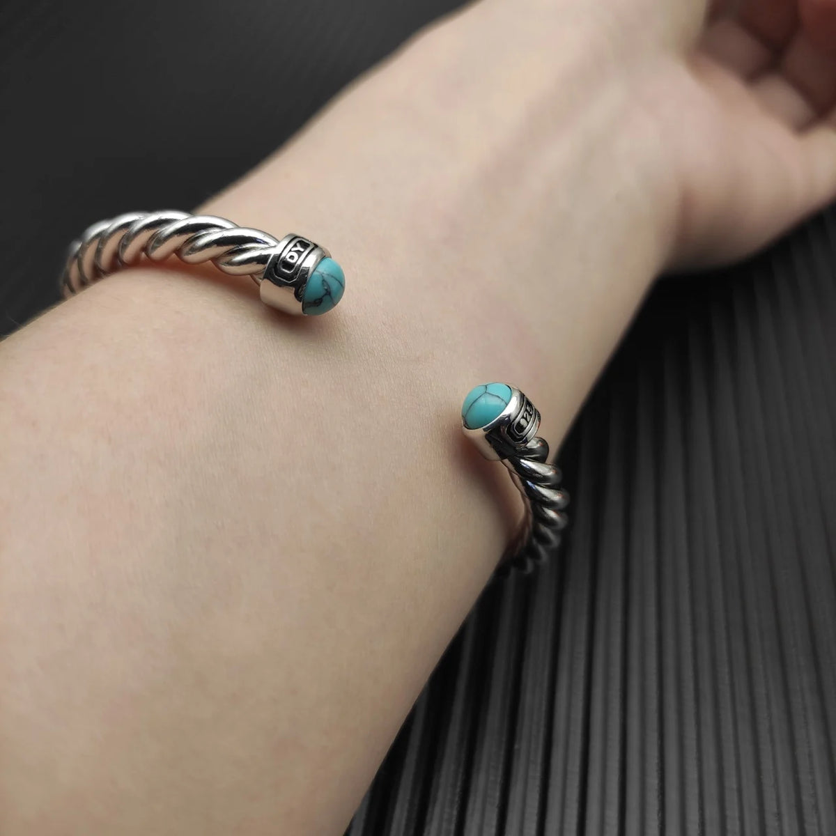 FASHIONISTA DY High-Quality Gold-Plated Colored Gemstone Bangle, Unisex Silver-Plated Colored Gemstone Bangle, Jewelry