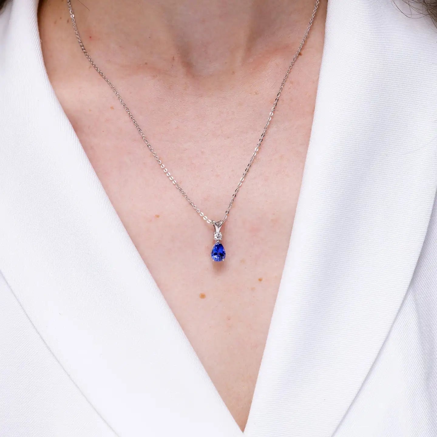 IGI Certified Precious Gemstone V Bale Pendant Link Chain Necklace 14K 18K Gold Pear-Shaped Tanzanite V-Bale Diamond Pendant OEM