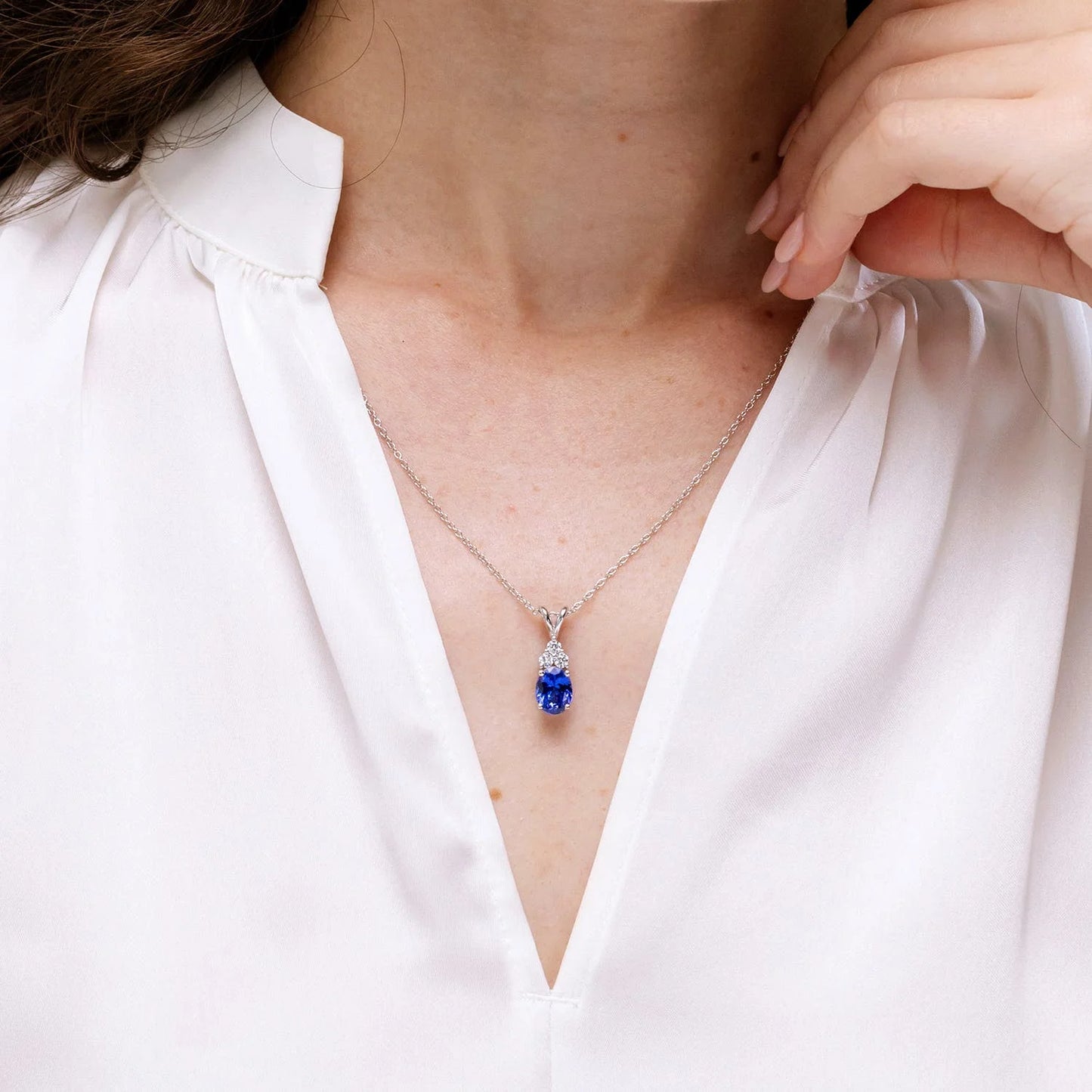 IGI Certified Prong Sett Oval Cut Tanzanite Gemstone Solitaire Pendant With Trio Diamond 14k Pure Gold Pendant Chain Necklace