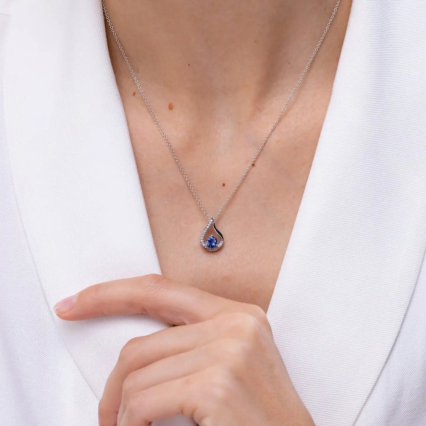 Round Cut 0.75Ct Floating Blue Sapphire Tulip Handmade Pendant with Diamonds 18K Gold IGI Certified Natural Gemstone Pendant OEM
