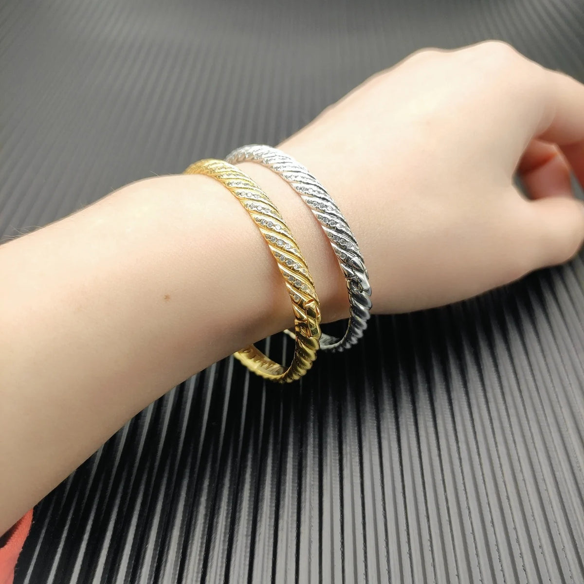 FASHIONISTA DY High-Quality Gold-Plated Diamond-Set Wave Bangle, Unisex Silver-Plated Diamond-Set Wave Bangle, Jewelry
