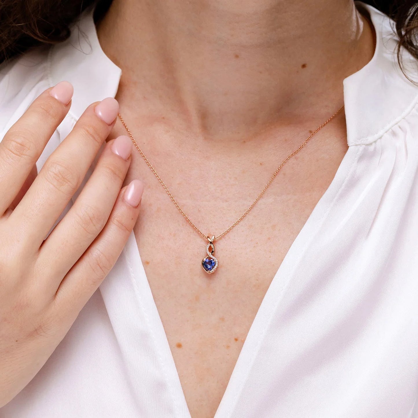Top Quality Wedding Anniversary Party Wear Pendant 14K Gold Heart Natural Tanzanite Infinity Shape Pendant With Diamond Accents