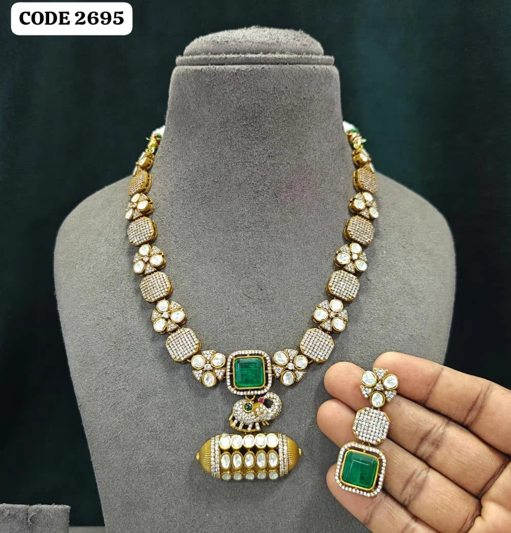 Elegant Emerald Green Asscher Cut Heritage Pendant Necklace Set Traditional Wedding Jewelry Statement Necklace Premium Set