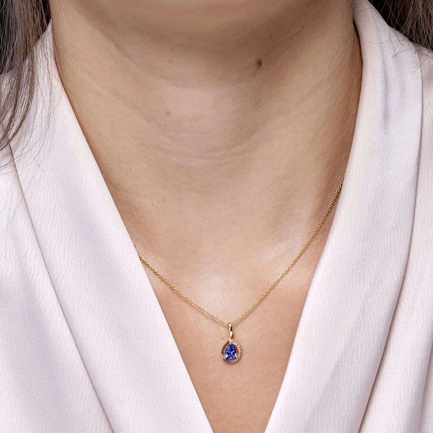 Luxury 3.08G 18K Pure Gold 0.6Carat Tanzanite & 0.03 Ct Diamond Loop Pendant Dainty Minimalist Tear Drop Shape Pendant Necklace